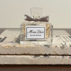 Dior Miss Dior
EAU DE PARFUM 5ml/0.17floz. Mini. New